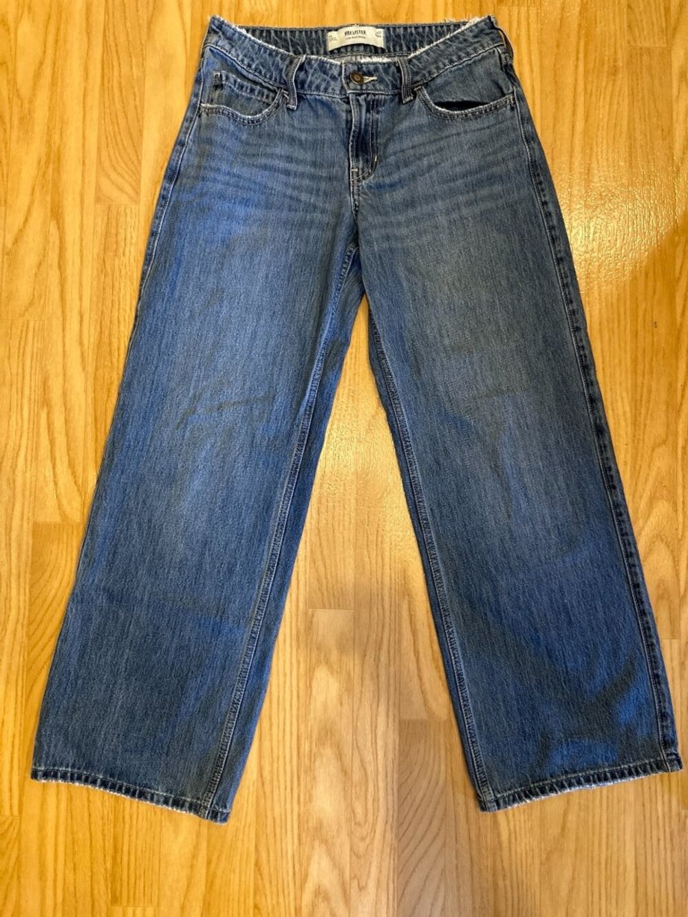 Hollister Low-Rise Baggy Jeans, size 27 Regular - Picture 2 of 9